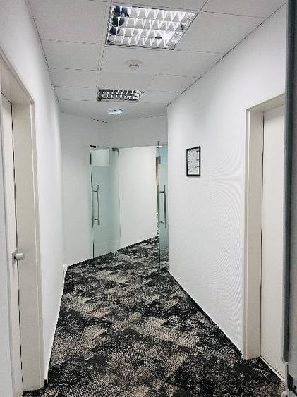 Birou, de 2,500 mp, în P-ta Presei Libere
