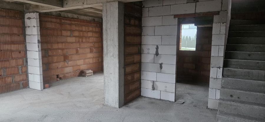 Duplex cu 4 camere cu Canalizare în Ipotești