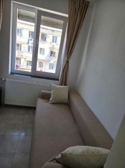 Garsonieră în Vest