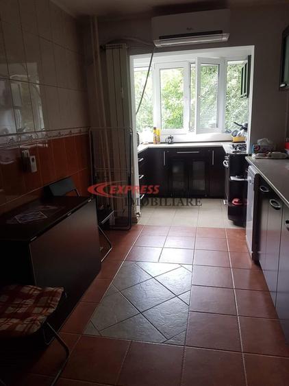 Apartament cu 3 camere decomandat în Dristor
