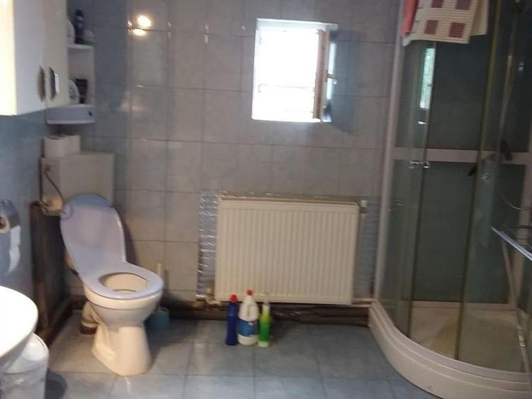 Casă individuală cu 7 camere cu Teren 750 Mp în Central