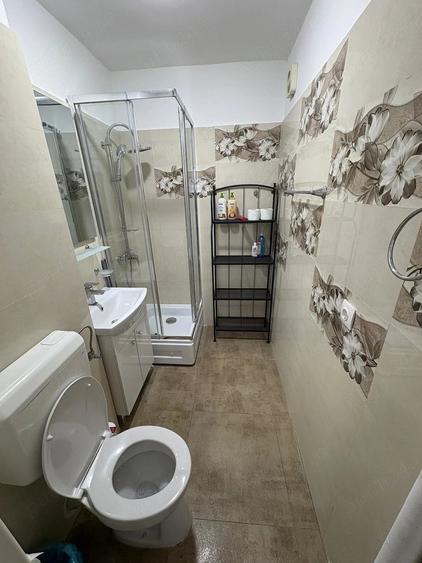 Apartament cu 3 camere semidecomandat în Gorjului
