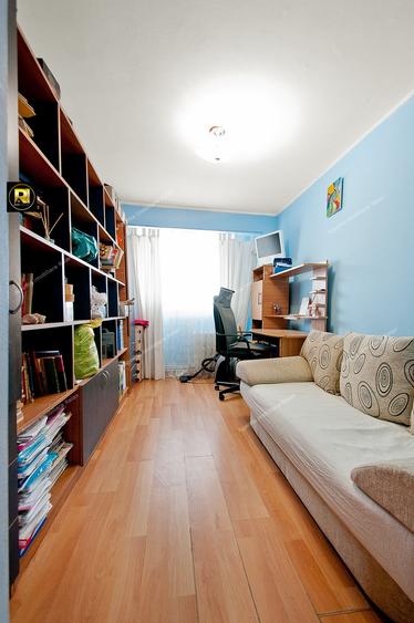 Apartament cu 4 camere decomandat, mobilat în Micro 18