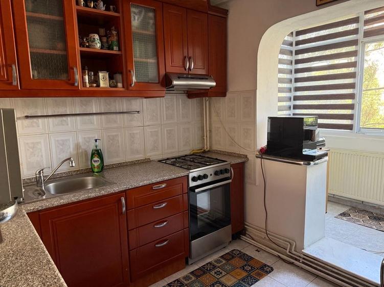 Apartament cu 3 camere decomandat în Alfa