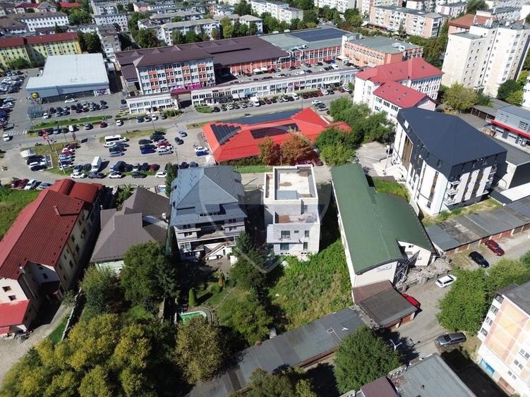 Birou, de 1,100 mp, în Central