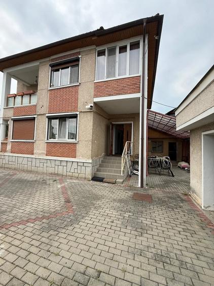 Casă cu 7 camere cu Teren 767 Mp în Vulcan