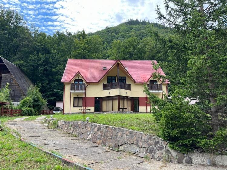 Hotel/Pensiune, de 400 mp, în Lepșa