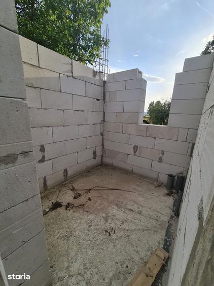 Casă cu 5 camere cu Teren 1496 Mp în Bocsig
