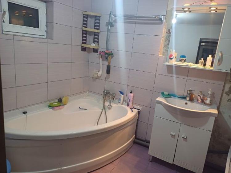 Casă cu 3 camere cu Canalizare în Giulești