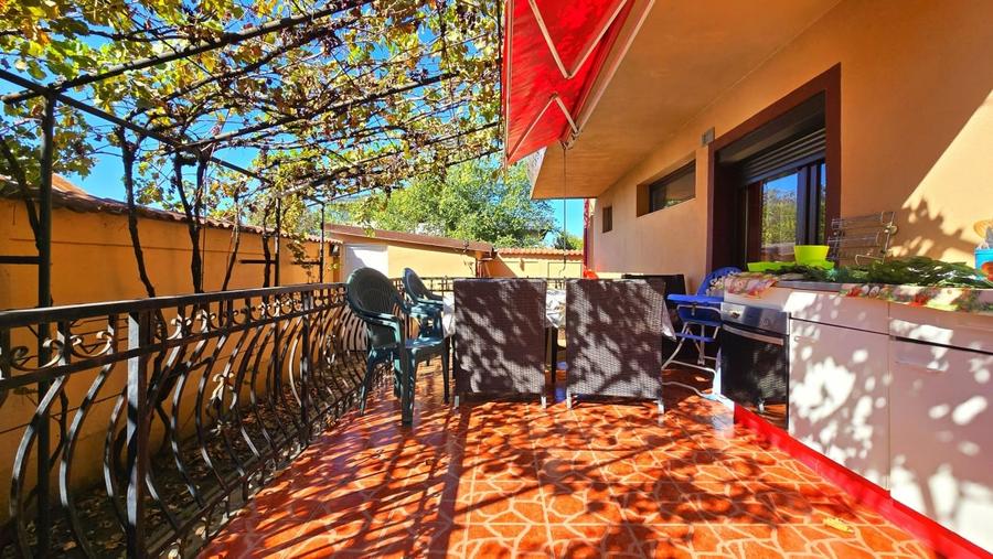 Casă individuală cu 8 camere cu Canalizare în Afumați