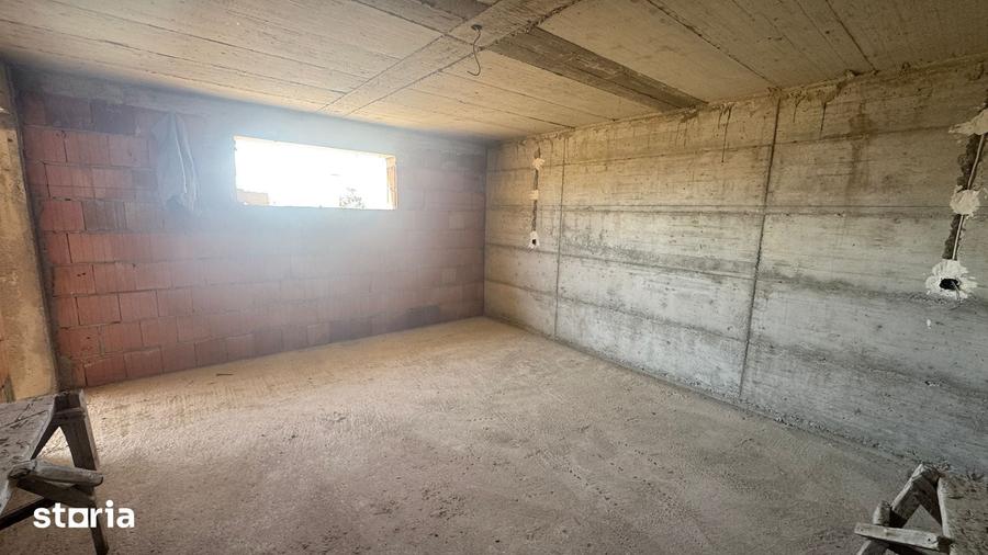 Casă cu 4 camere cu Teren 400 Mp în Șura Mare