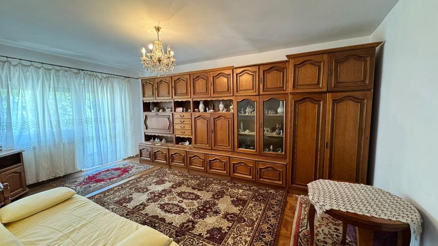 Apartament cu 3 camere decomandat în Decebal