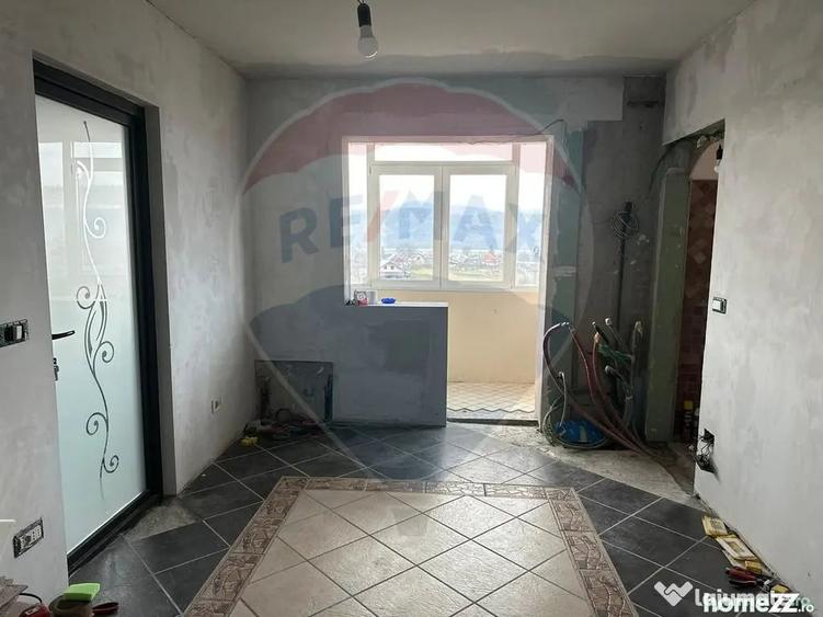 Apartament cu 2 camere semidecomandat în Săvinești