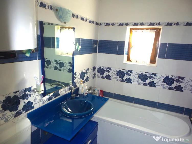 Apartament cu 6 camere decomandat în Central