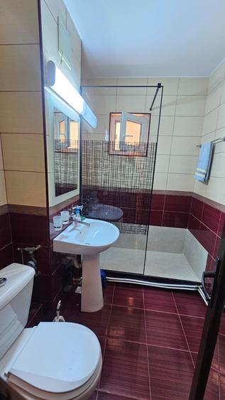 Apartament cu 3 camere decomandat în