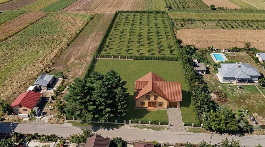 Spațiu comercial, în Marcea