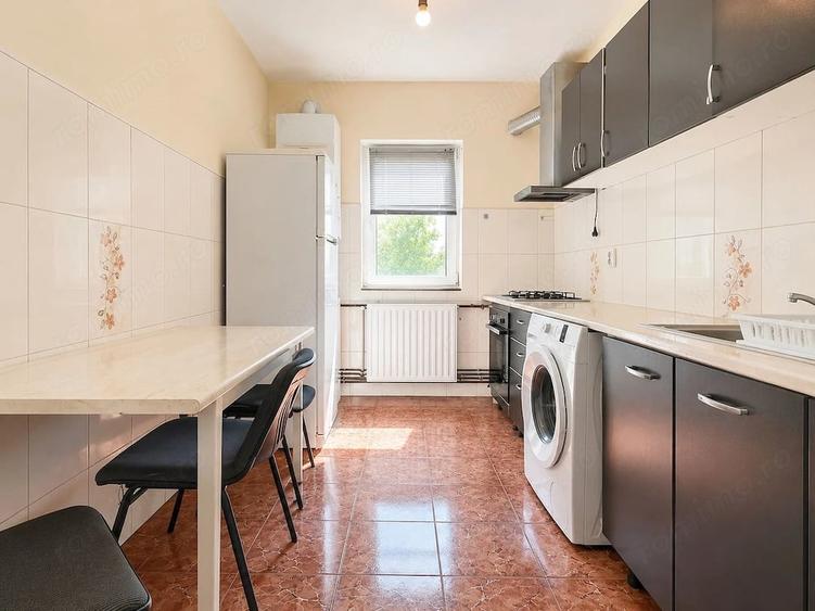 Apartament cu 3 camere decomandat în Lipovei