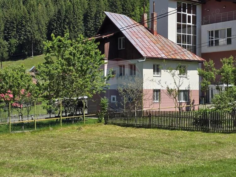Casă cu 5 camere cu Teren 500 Mp în Moieciu