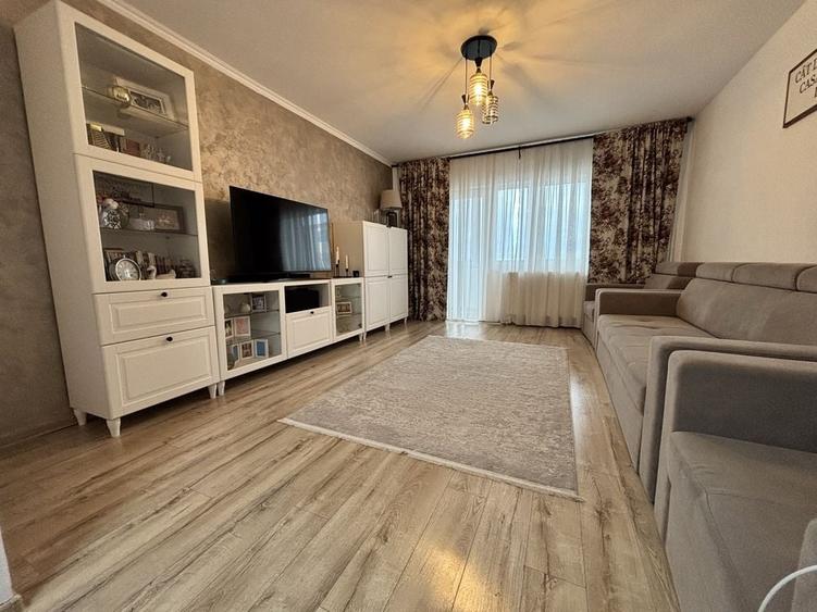 Apartament cu 4 camere decomandat în Exterior Vest