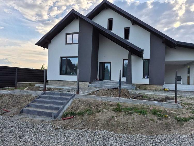 Casă cu 4 camere în Târgu Neamț