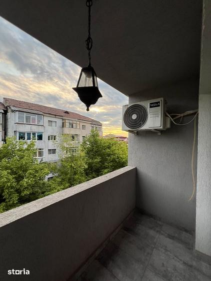 Apartament cu 3 camere decomandat în Exterior Vest
