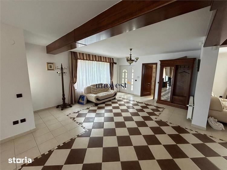 Casă cu 5 camere cu Teren 621 Mp în Orașu Nou