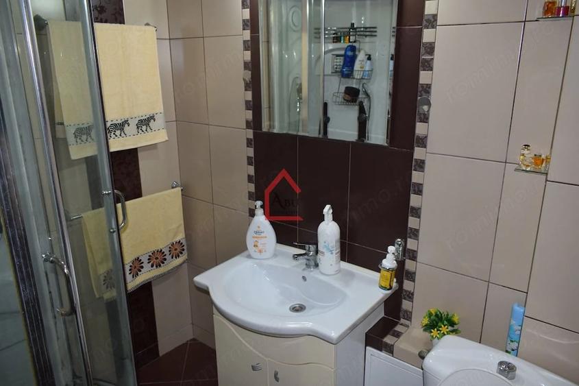 Apartament cu 3 camere decomandat în Filiași