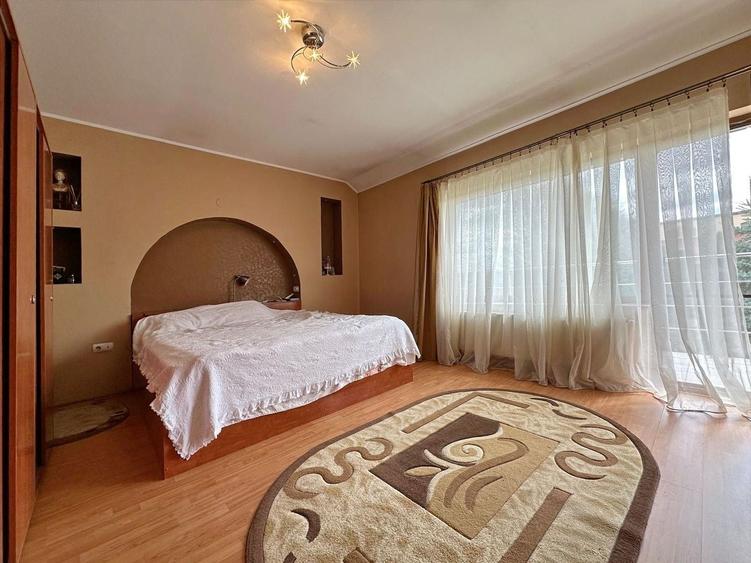 Casă individuală cu 5 camere cu Canalizare în Hălchiu