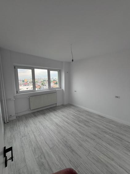Apartament cu 3 camere decomandat în Titulescu