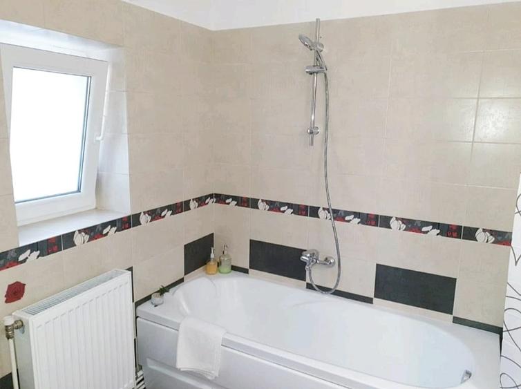 Apartament cu 5 camere semidecomandat în Centrul Istoric