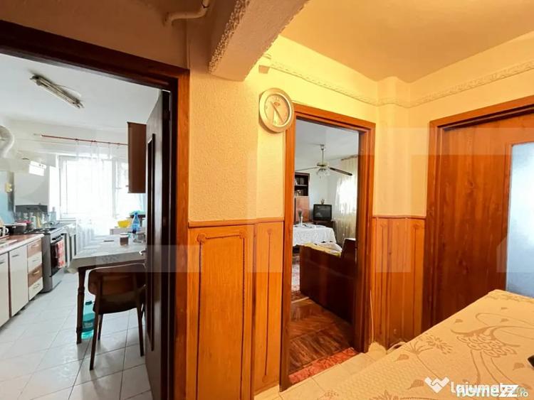 Apartament cu 3 camere semidecomandat în Central