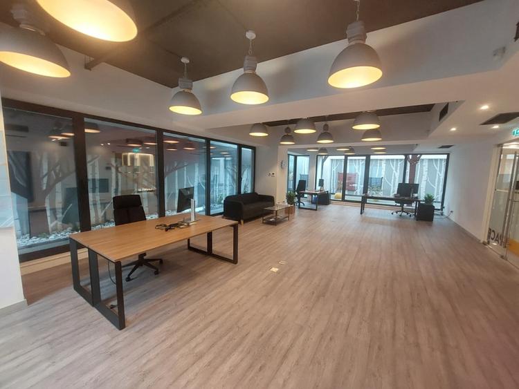 Spațiu comercial, de 200 mp, în Central