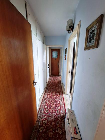 Apartament cu 3 camere semidecomandat în Titan