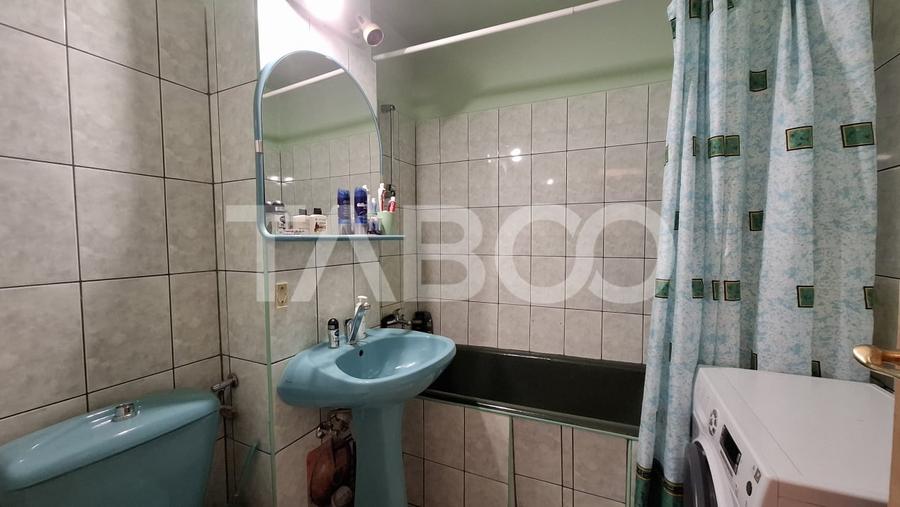 Apartament cu 3 camere decomandat, mobilat în Valea Aurie