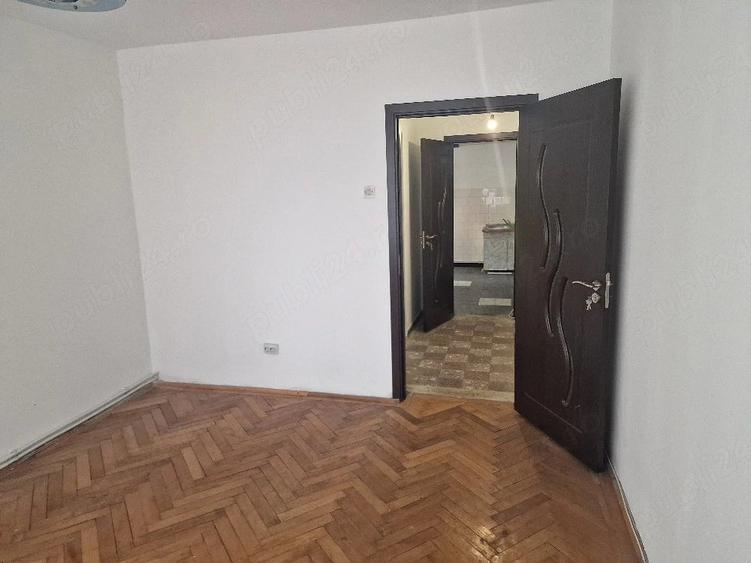 Apartament cu 3 camere semidecomandat în Mărăței
