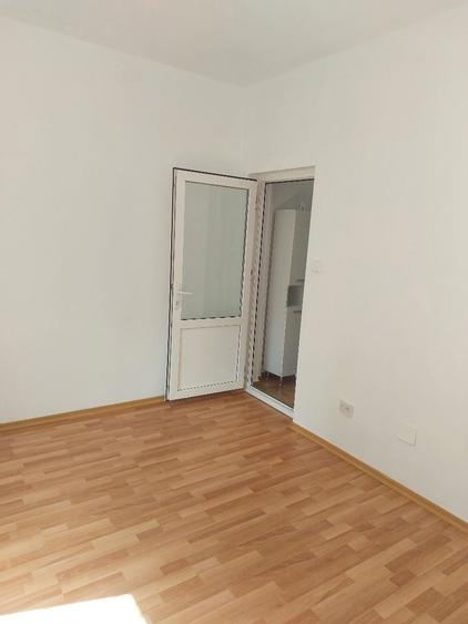 Garsonieră decomandată în Vitan