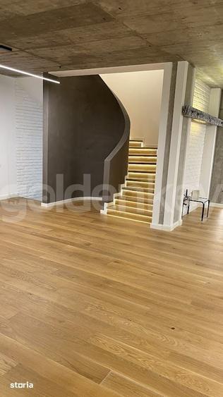 Casă cu 7 camere cu Teren 1000 Mp în Central