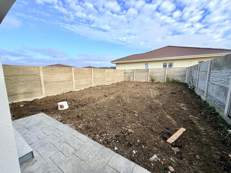 Duplex cu 4 camere cu Canalizare în Moșnița Nouă