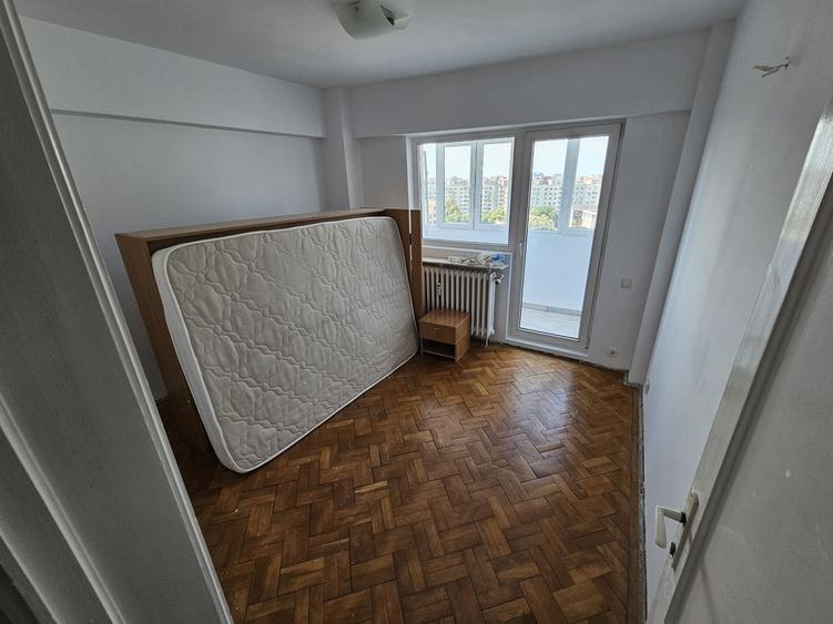 Apartament cu 4 camere decomandat în Obor