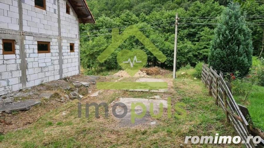 Casă cu Teren 400 Mp în Marga