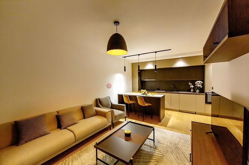 Apartament cu 3 camere semidecomandat, mobilat în Brașovul Vechi