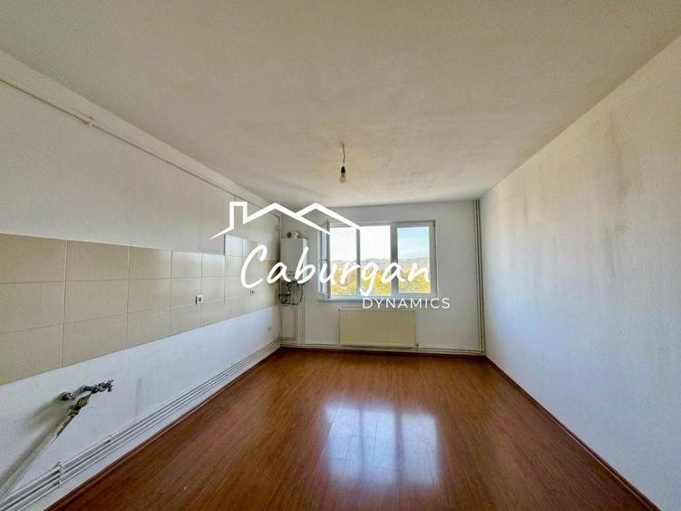 Apartament cu 3 camere semidecomandat în Central