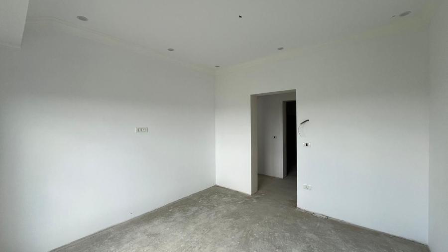 Apartament cu 3 camere semidecomandat în Moșnița Veche