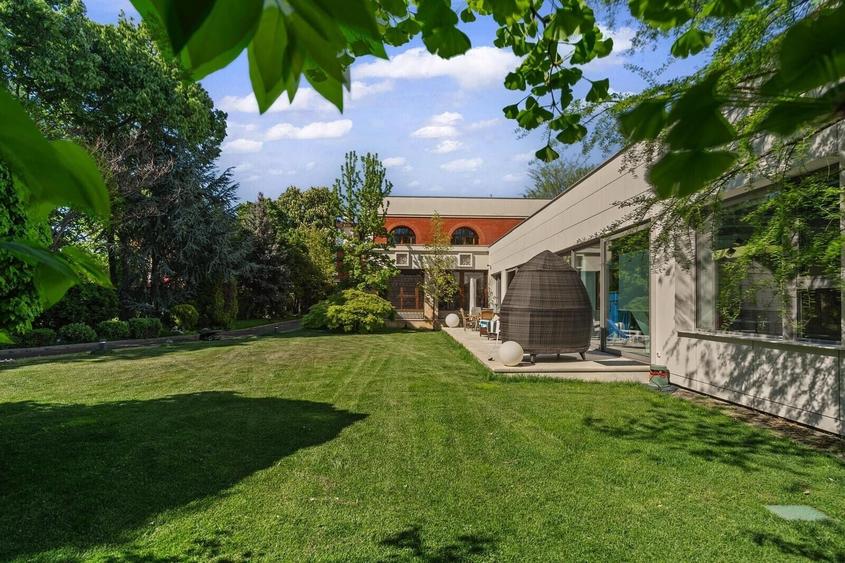Casă individuală cu 7 camere cu Piscina în Iancu Nicolae