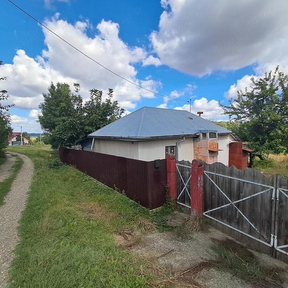 Casă cu 2 camere cu Teren 1000 Mp în Costuleni