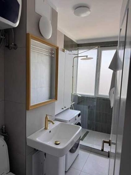 Apartament cu 2 camere semidecomandat în Cantemir