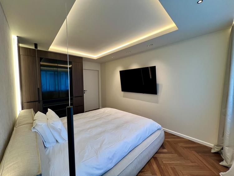 Apartament cu 3 camere semidecomandat, mobilat în Gruia