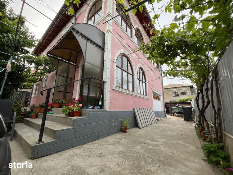 Casă cu 5 camere cu Teren 400 Mp în Central