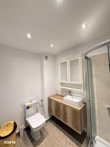 Apartament de vanzare- posibilitate spa?iu comercial Str. Soarelui - 9