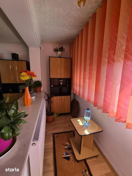 Apartament cu 3 camere semidecomandat în Giulești